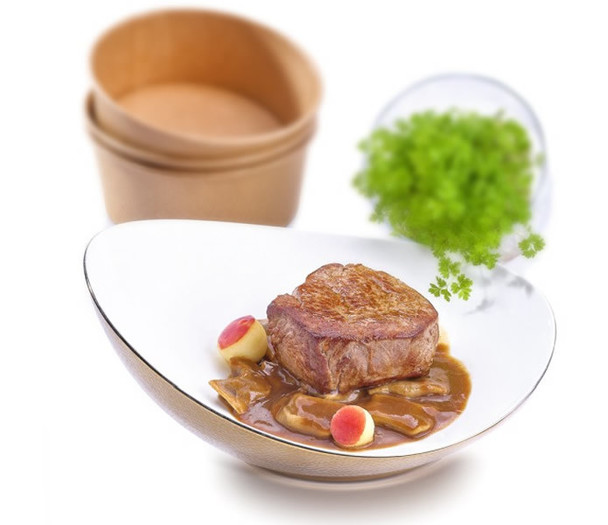 Biftek (250 g) na žaru z idrijskimi žlikrofi in naravno omako